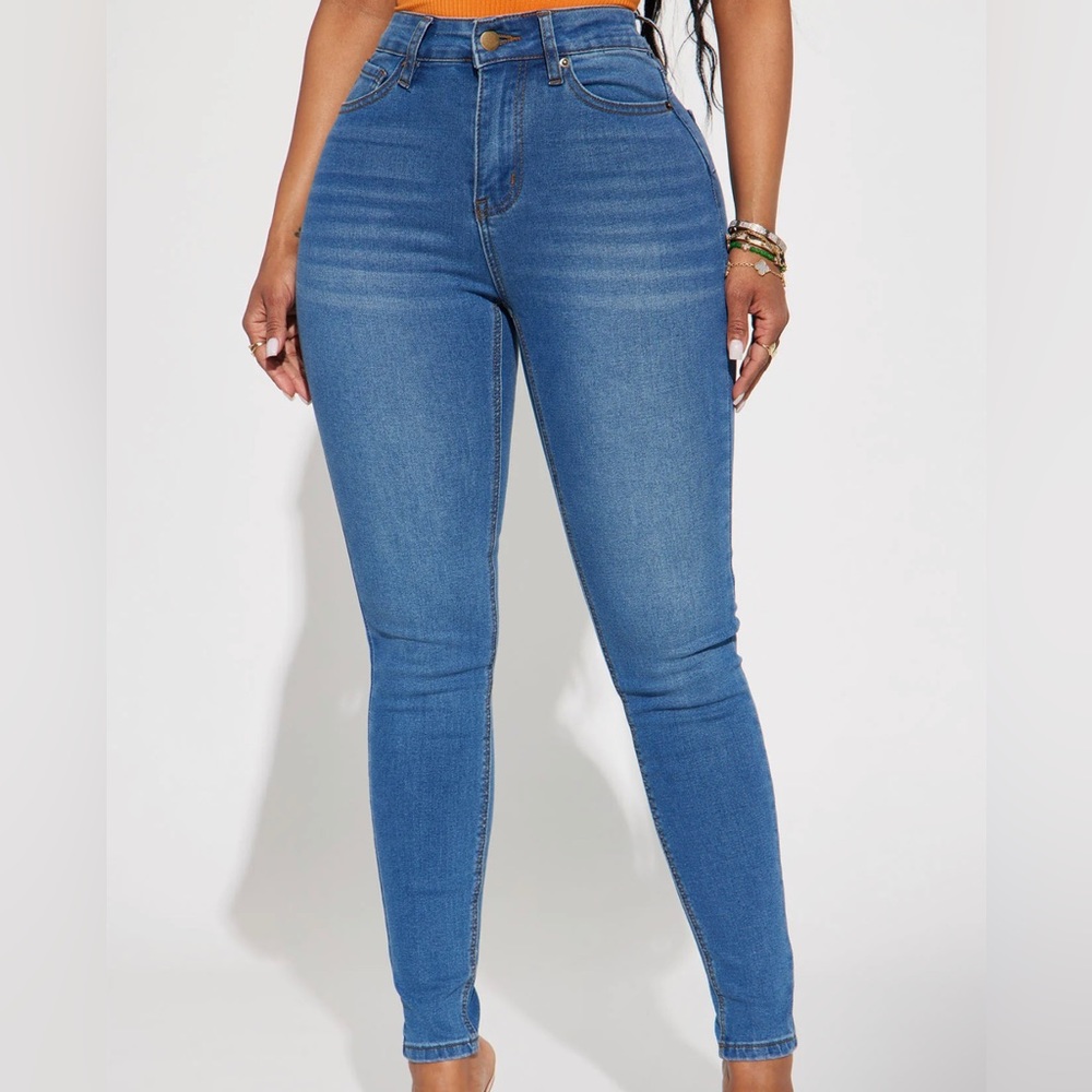 Fashion Nova high waisted jeans. Never been worn!